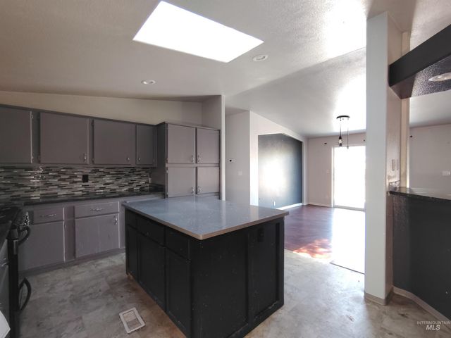 134 1st Street, Nampa, ID 83687