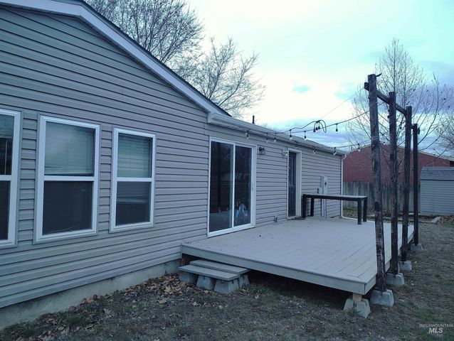 134 1st Street, Nampa, ID 83687