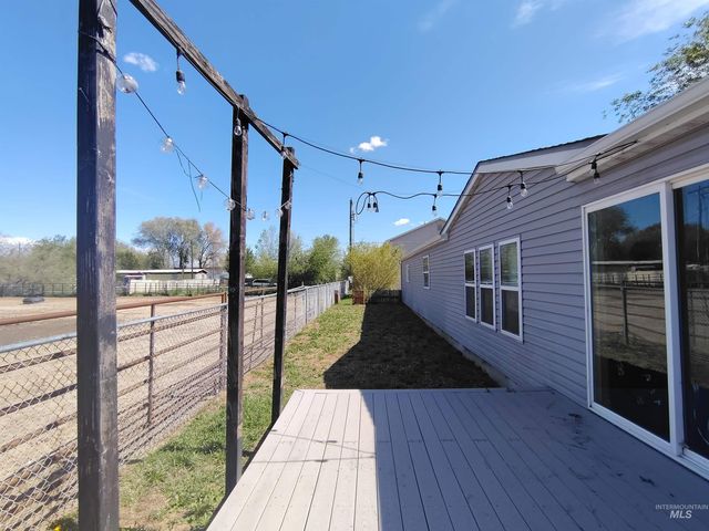 134 1st Street, Nampa, ID 83687