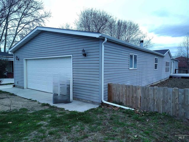 134 1st Street, Nampa, ID 83687