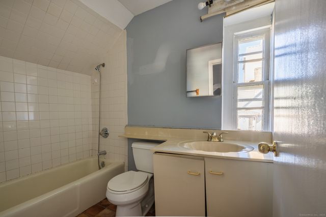 56 Park Avenue 301, Bridgeport, CT 06604