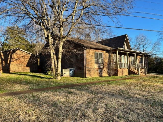 500 Oakwood Dr, Columbia, TN 38401