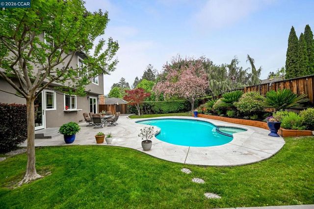 11 Ambleside Ct, Danville, CA 94526