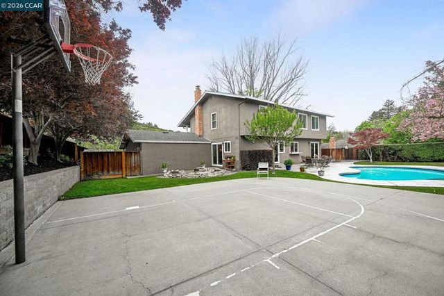 11 Ambleside Ct, Danville, CA 94526
