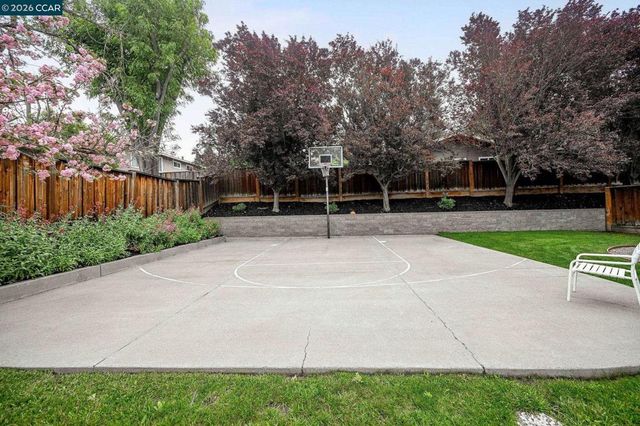 11 Ambleside Ct, Danville, CA 94526