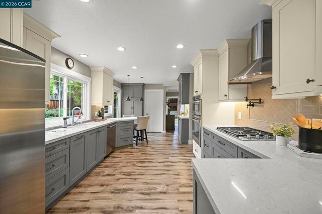 11 Ambleside Ct, Danville, CA 94526