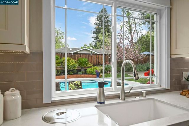 11 Ambleside Ct, Danville, CA 94526