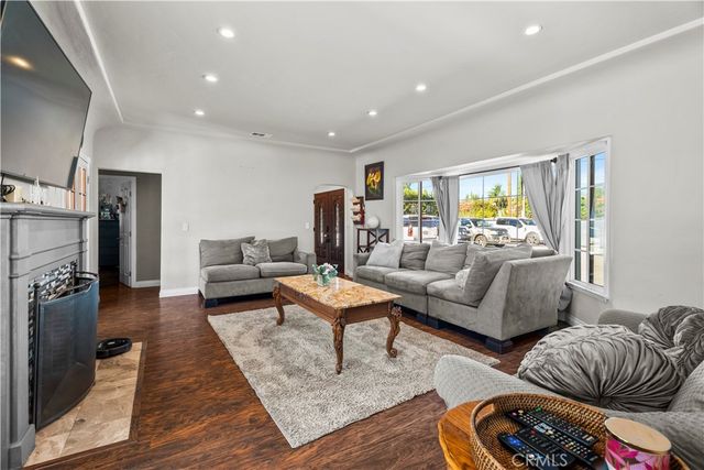 15358 Cohasset, Van Nuys, CA 91406