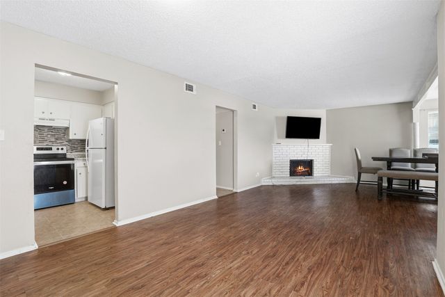 6811 Trail Lake Drive, Fort Worth, TX 76133