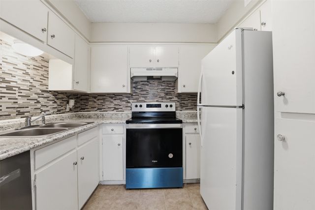 6811 Trail Lake Drive, Fort Worth, TX 76133