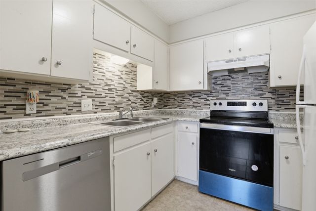6811 Trail Lake Drive, Fort Worth, TX 76133