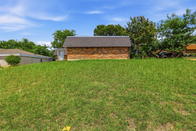 6811 Trail Lake Drive, Fort Worth, TX 76133