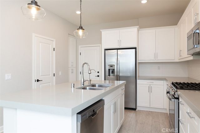 1095 Delpy View, Vista, CA 92084