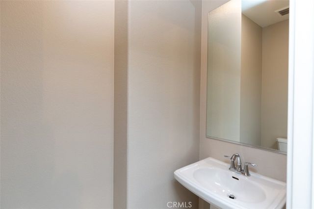 1095 Delpy View, Vista, CA 92084