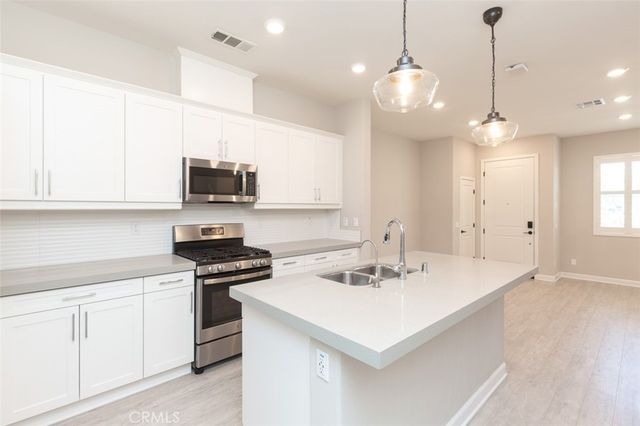 1095 Delpy View, Vista, CA 92084