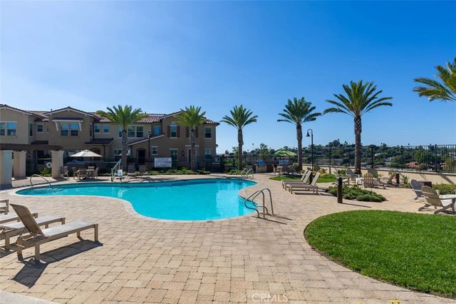 1095 Delpy View, Vista, CA 92084