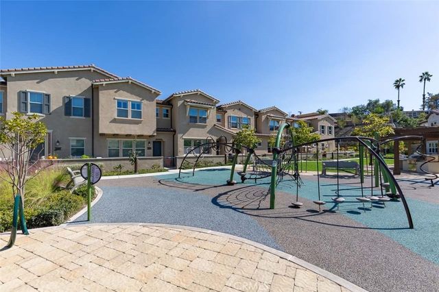 1095 Delpy View, Vista, CA 92084