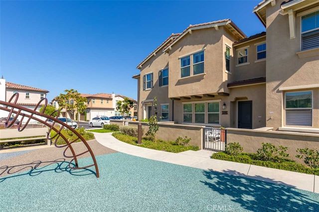 1095 Delpy View, Vista, CA 92084