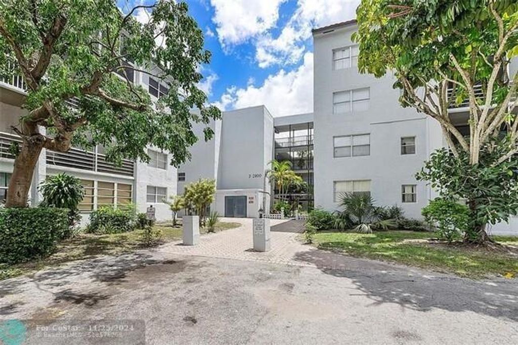 2800 Somerset Drive 201 J, Lauderdale Lakes, FL 33311