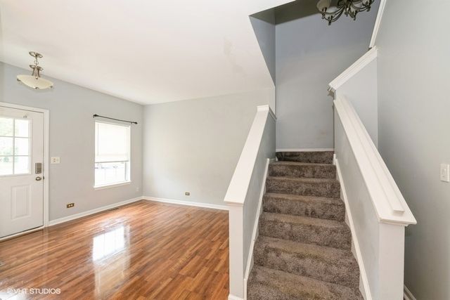 7 4 Seasons Court, Elmhurst, IL 60126