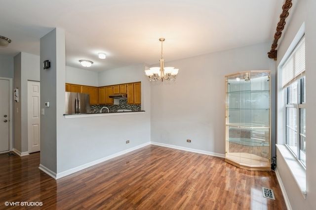 7 4 Seasons Court, Elmhurst, IL 60126