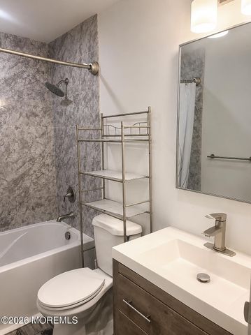 219 Buckingham Court E, Lakewood, NJ 08701
