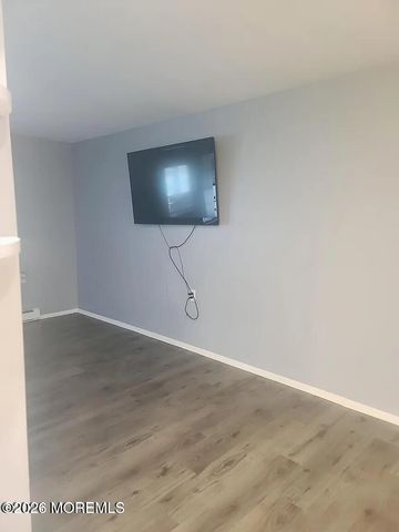 219 Buckingham Court E, Lakewood, NJ 08701
