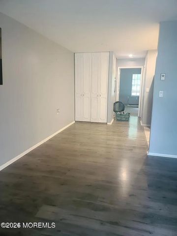 219 Buckingham Court E, Lakewood, NJ 08701