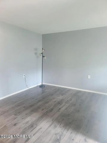 219 Buckingham Court E, Lakewood, NJ 08701