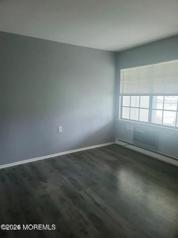 219 Buckingham Court E, Lakewood, NJ 08701