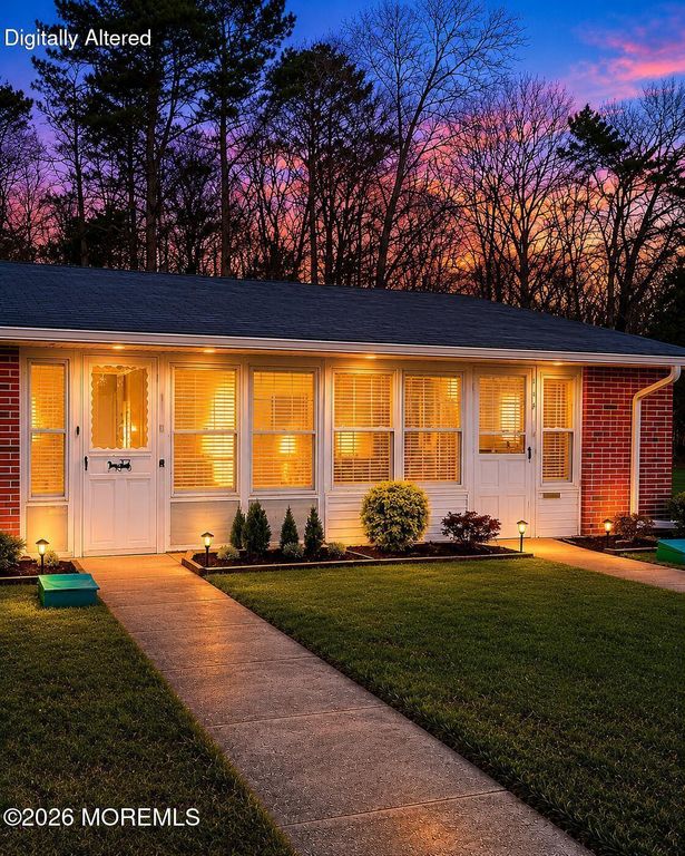 219 Buckingham Court E, Lakewood, NJ 08701