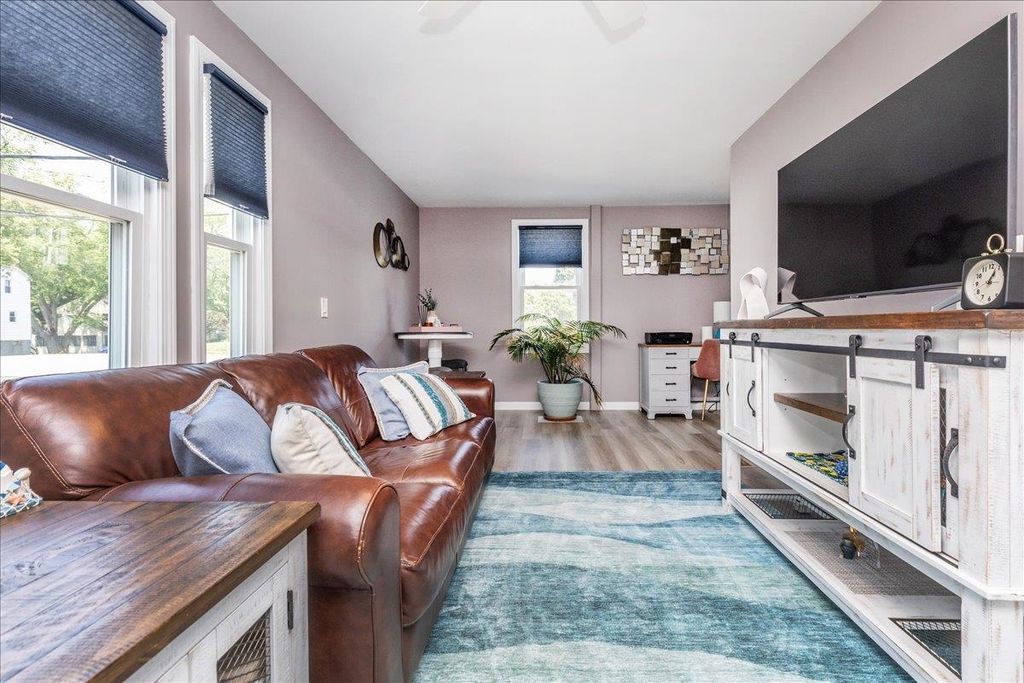 Image 11 of property listing at 501 Winnacunnet Road # 1, Hampton, NH 03842