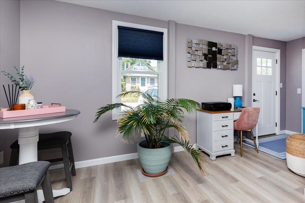 Image 6 of property listing at 501 Winnacunnet Road # 1, Hampton, NH 03842