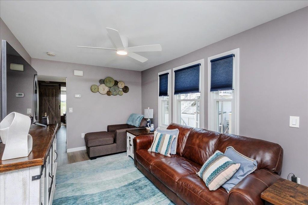 Image 8 of property listing at 501 Winnacunnet Road # 1, Hampton, NH 03842