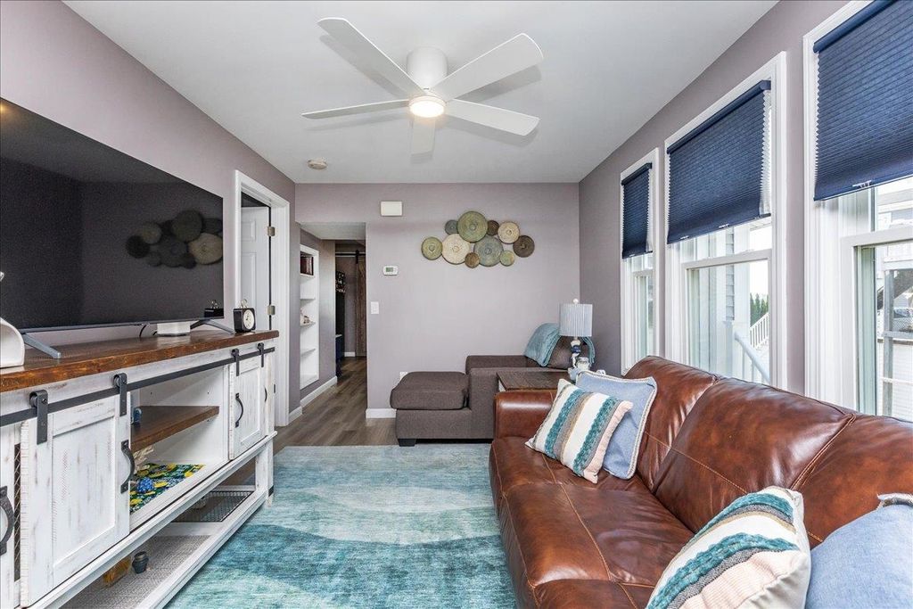 Image 9 of property listing at 501 Winnacunnet Road # 1, Hampton, NH 03842