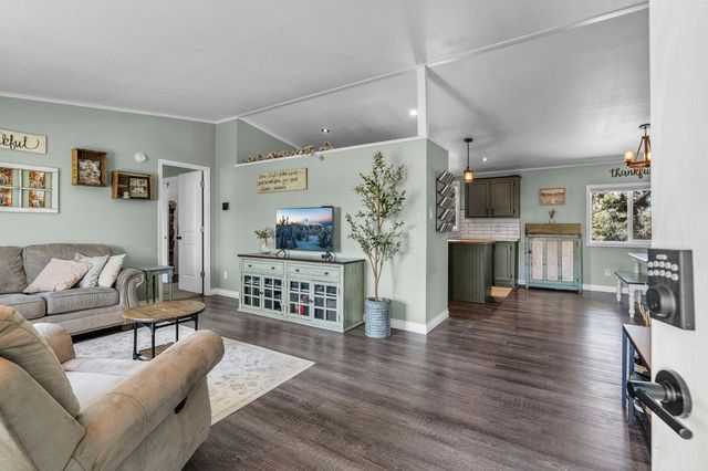 2918 SE Teresa Drive, Madras, OR 97741