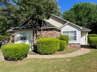 1006 University Drive, Russellville, AR 72801