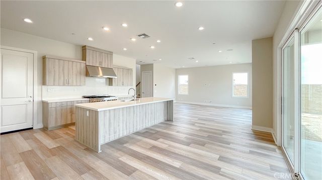 101 Walworth, Lake Forest, CA 92630