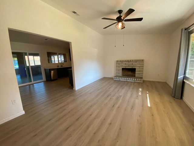 1201 Chateaugay Dr, Modesto, CA 95356