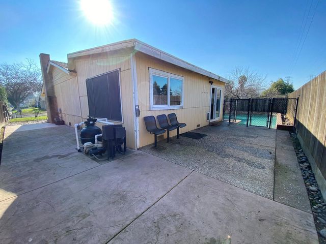 1201 Chateaugay Dr, Modesto, CA 95356