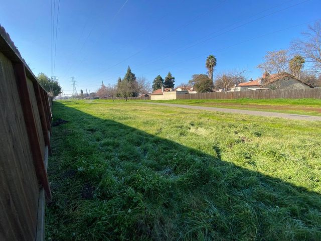 1201 Chateaugay Dr, Modesto, CA 95356