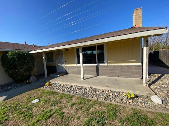 1201 Chateaugay Dr, Modesto, CA 95356