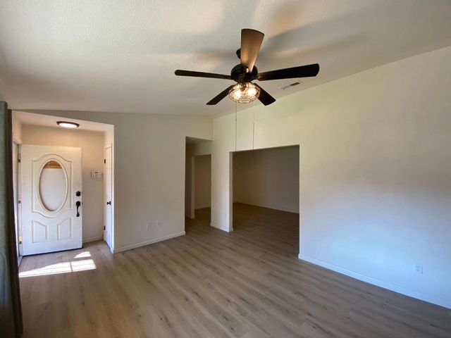 1201 Chateaugay Dr, Modesto, CA 95356