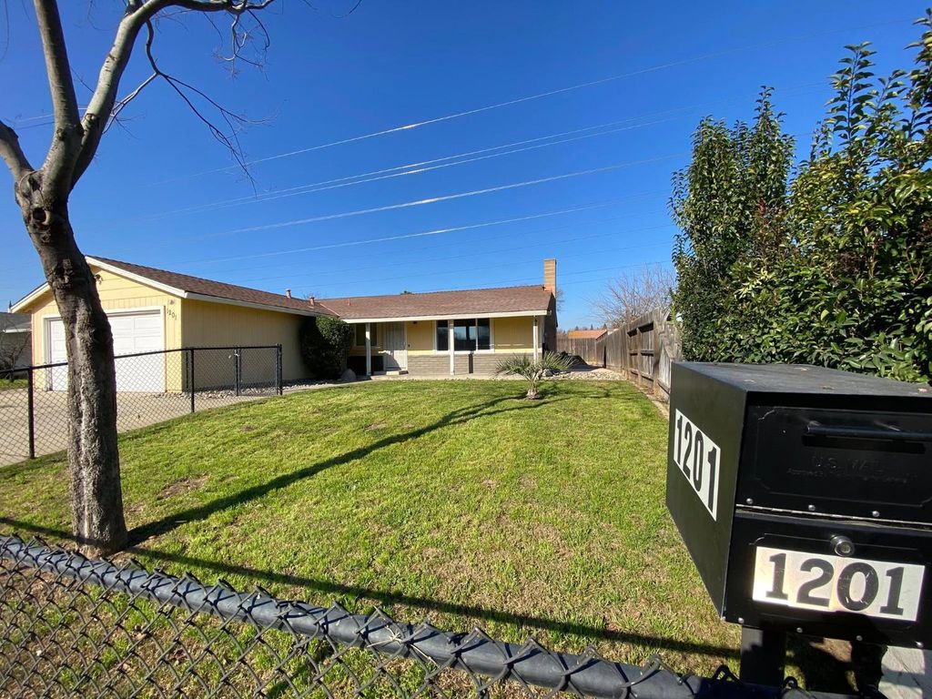 1201 Chateaugay Dr, Modesto, CA 95356