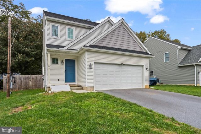 205 E MAIN ST, Brownstown, PA 17508