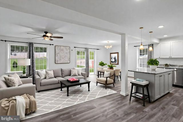 205 E MAIN ST, Brownstown, PA 17508