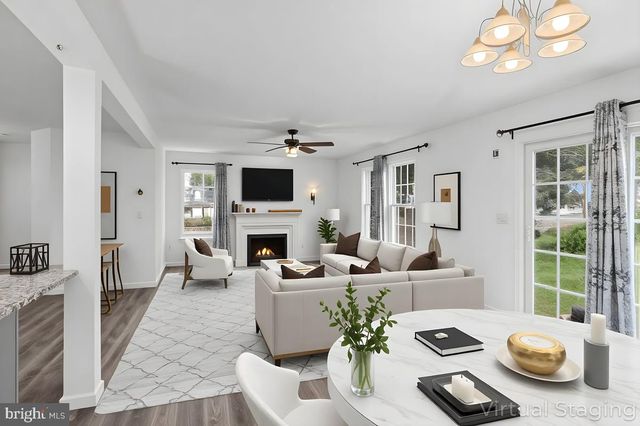 205 E MAIN ST, Brownstown, PA 17508