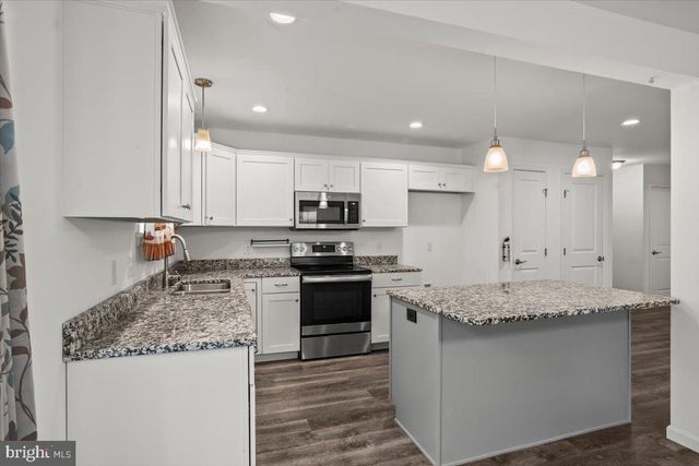 205 E MAIN ST, Brownstown, PA 17508