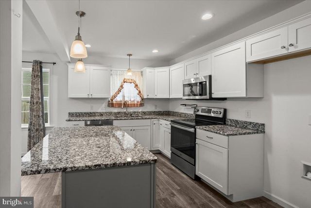 205 E MAIN ST, Brownstown, PA 17508