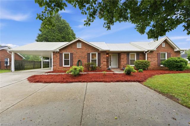 5200 Robin Lane, Randleman, NC 27317